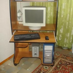 Продам компьютерный стол в хорошем состоянии.