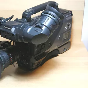 Продам профессиональную видеокамеру Panasonic AG-DVC200