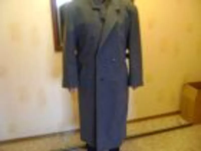 Продам мужское демесезонное пальто из натуральной ткани-драп цвет темн